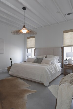 4 عدّة غرف نوم ومكتب وواي فاي مجانًا وملاءات أسرّة