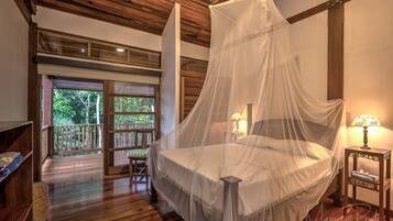 5 bedrooms, in-room safe, free WiFi, bed sheets