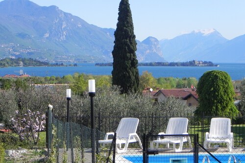 Penthouse apartment lake view wi-fi swimming pool parking with gate