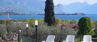 Penthouse apartment lake view wi-fi swimming pool parking with gate