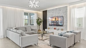 Smart TV, videojuegos, futbolito y estéreo 