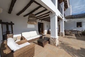 Outdoor dining - Villa Es Cubells, Country & Sea (San José)