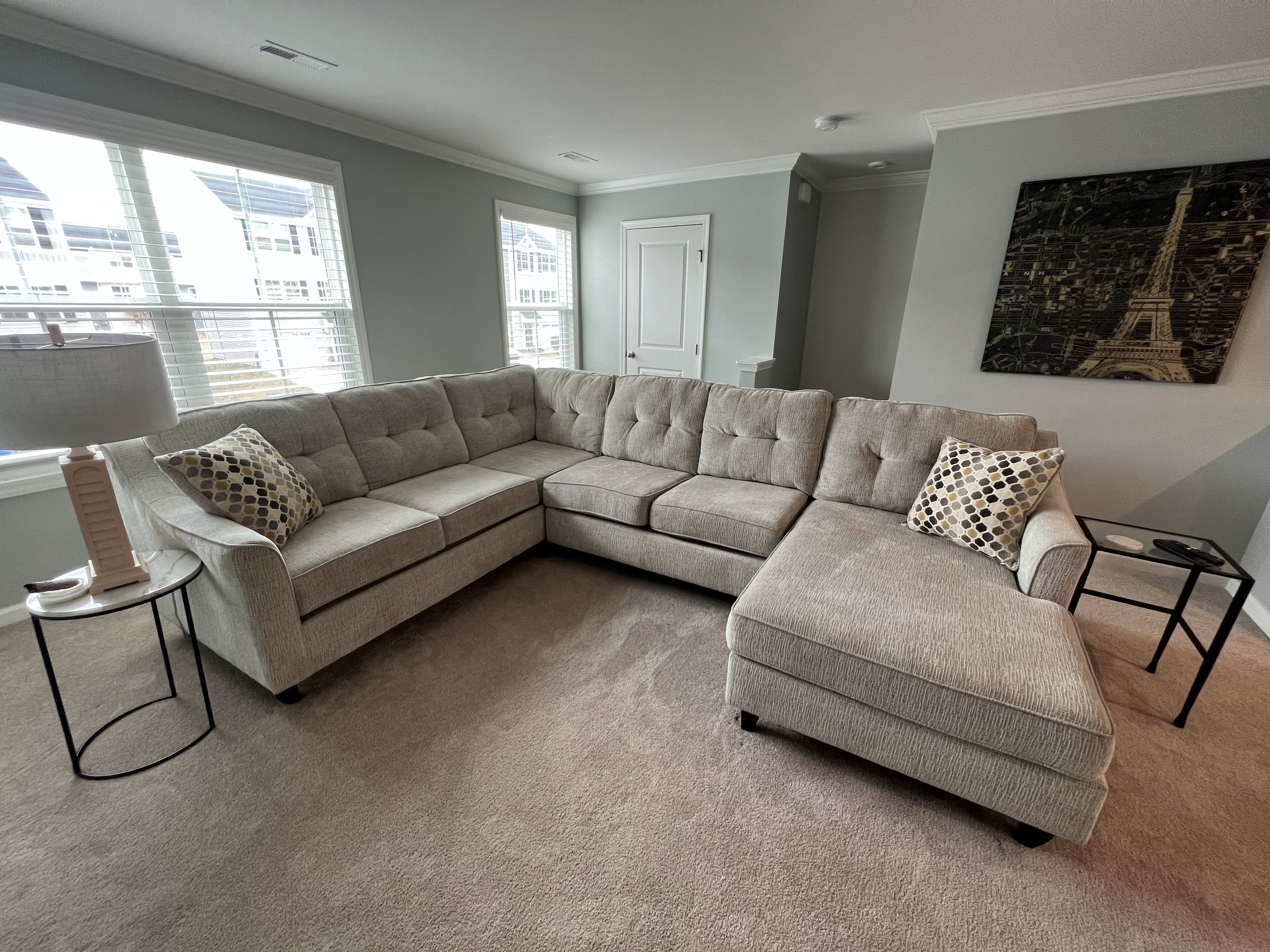 3BR, super-clean end unit townhome located just 15 min. from D/T Greenville