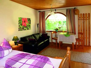 Fernseher, Tischtennisplatte