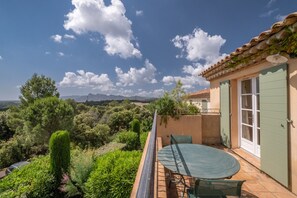 Unclassified image, 4 of 29, button - 3 BEDROOM TOWNHOUSE WITH GARDEN (N° 518) (La Motte)