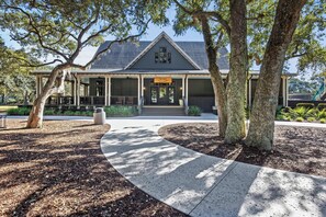 Exterior - Spacious & Modern Home- Pond Views, Close to Beach (Kiawah Island)