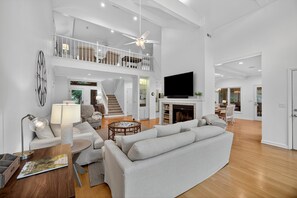 TV - Spacious & Modern Home- Pond Views, Close to Beach (Kiawah Island)