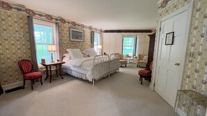 Unclassified image, 2 of 14, button - Hexagon House Bed and Breakfast - Cottage Rose Suite (Pentwater)