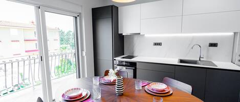 Fridge, microwave, oven, stovetop