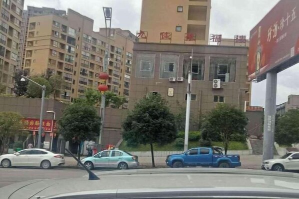 Free self-parking - Fuchuan Xingrong Theme Apartment (Wuchuan)