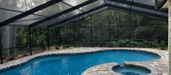 Gator Pool and Hot Tub House -1.5 miles to Stadium