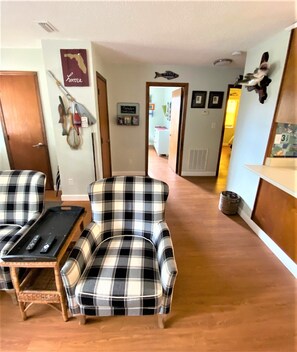 Interior - Lakeview Cottage (Tallahassee)