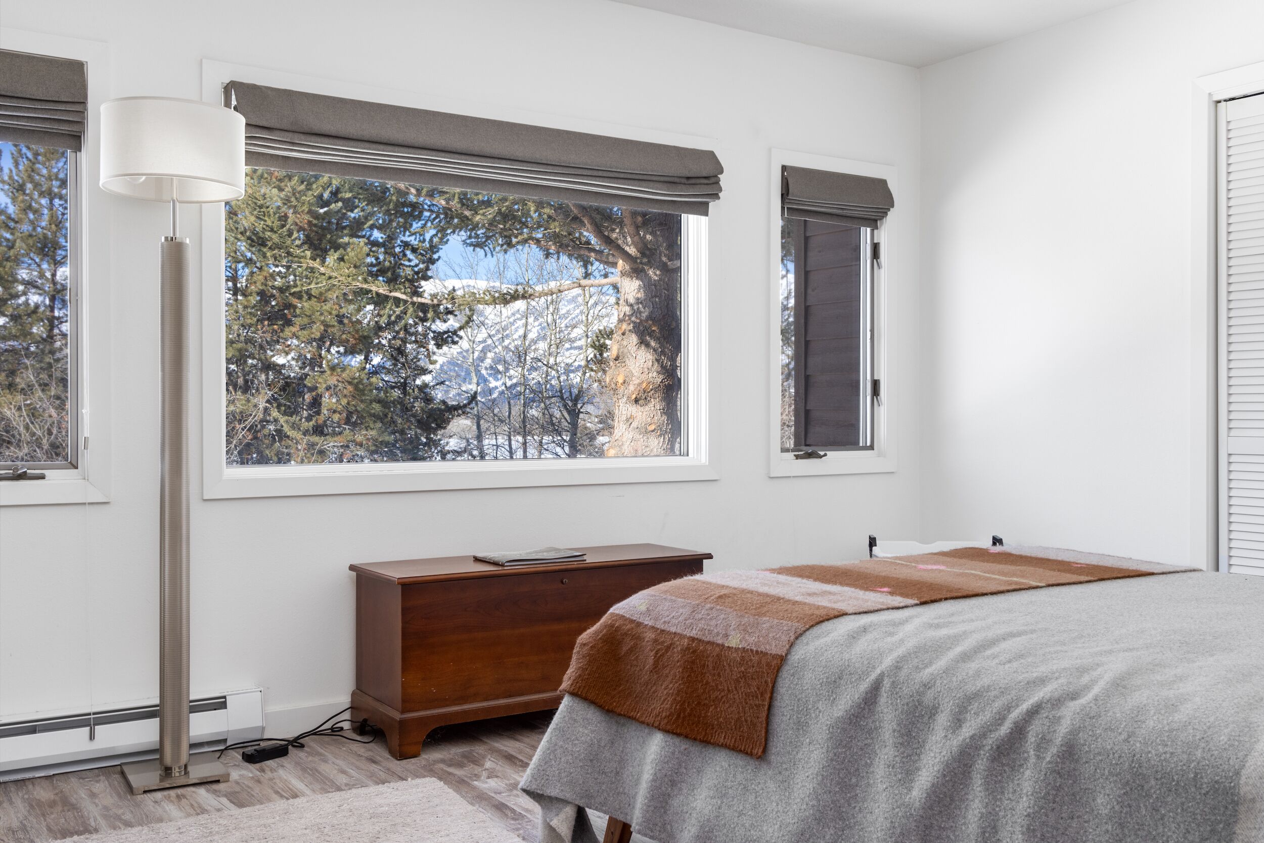 2 habitaciones, escritorio, tabla de planchar con plancha y wifi 