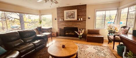 Smart TV, fireplace