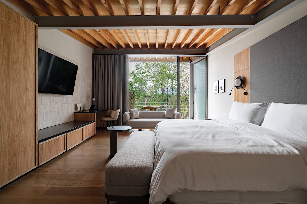 SuĂte superluxo, 1 cama King, vista para a cidade | 1 quarto, roupas de cama de algodĂŁo egĂpcio, roupas de cama premium