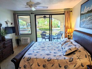 2 chambres, coffres-forts dans les chambres, fer et planche à repasser