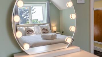 5 bedrooms, free WiFi, bed sheets