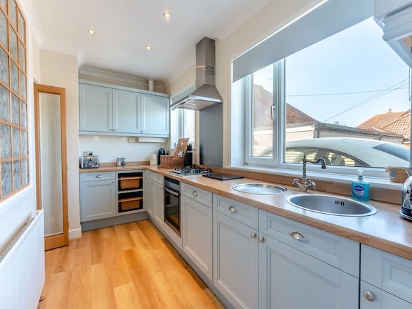 Dishwasher, highchair