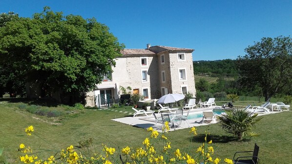 Outdoor pool - Gite 60m2 LES LAVANDES (Pierrevert)