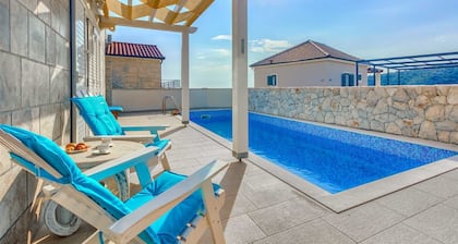 Villa Belleza - Meerblick, beheizter Pool, 70m zum Strand