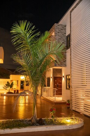 المنشأة من الخارج