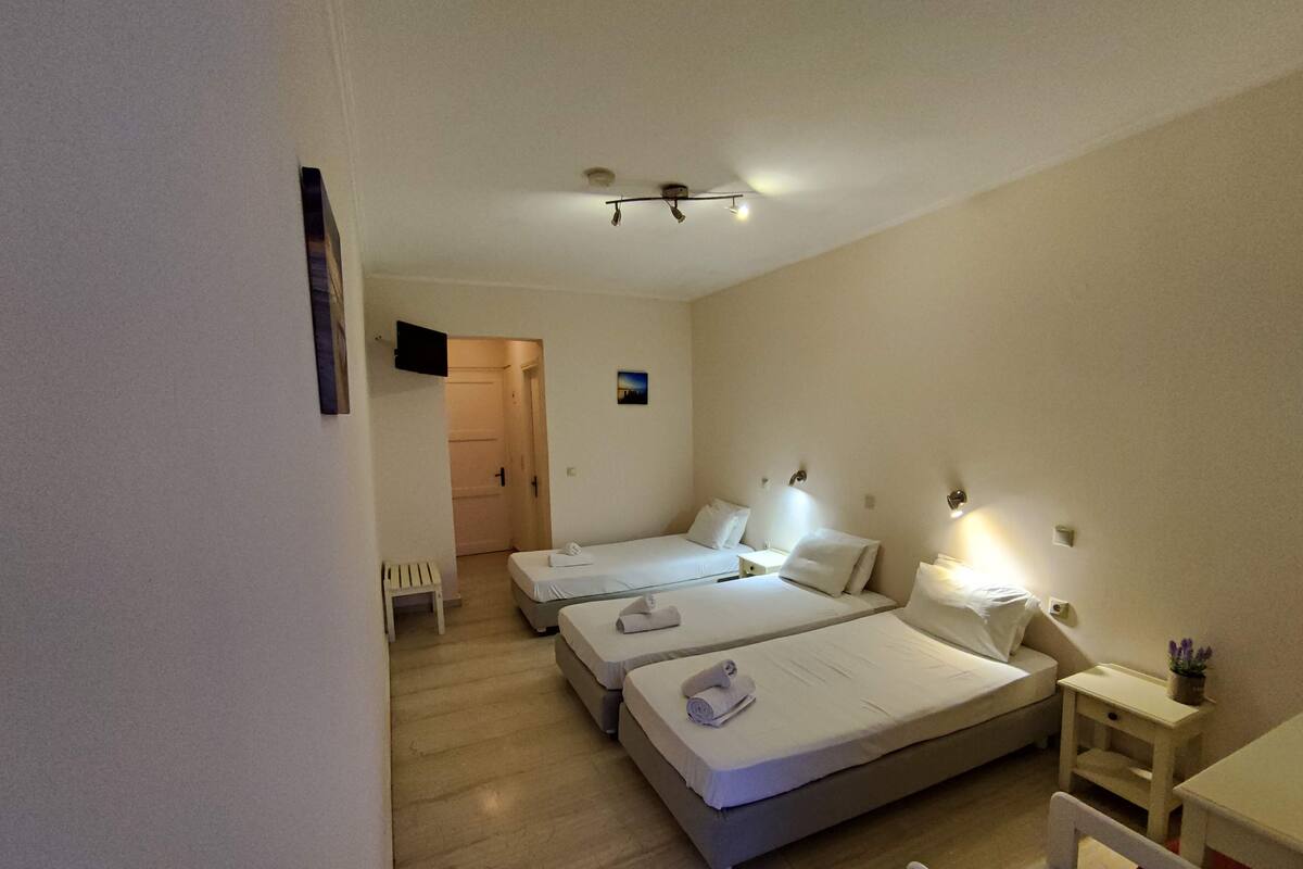 Tripla Comfort, vista mare | Una scrivania, culla da viaggio, Wi-Fi gratuito, lenzuola