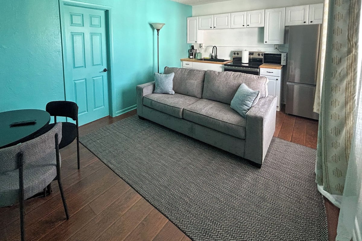 Svit Standard - 1 queensize-säng med bäddsoffa | Gratis wi-fi och sängkläder