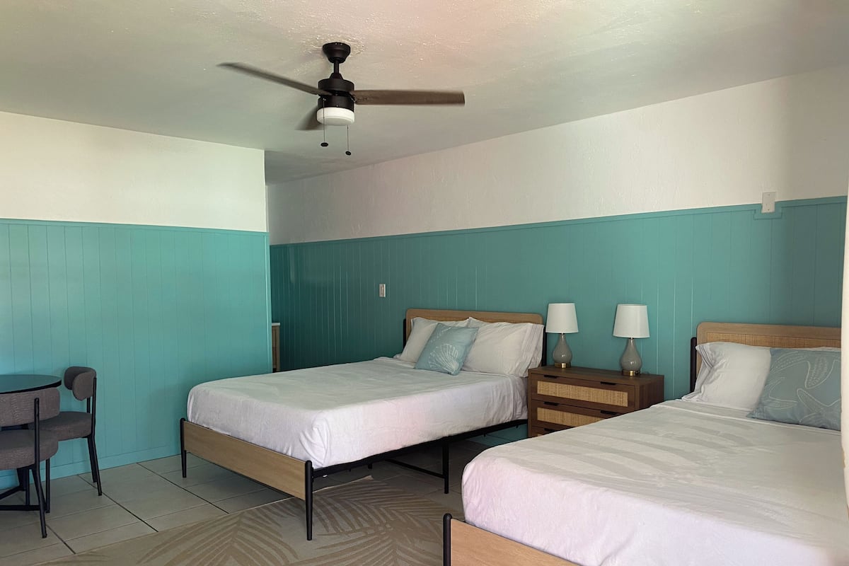 Premium Studio, 2 Queen Beds | 1 bedroom, free WiFi, bed sheets