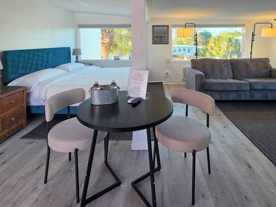 Standard Studio Suite, 1 King Bed with Sofa bed