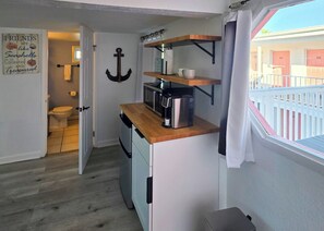 Standard Studio Suite, 1 King Bed with Sofa bed | Free WiFi, bed sheets