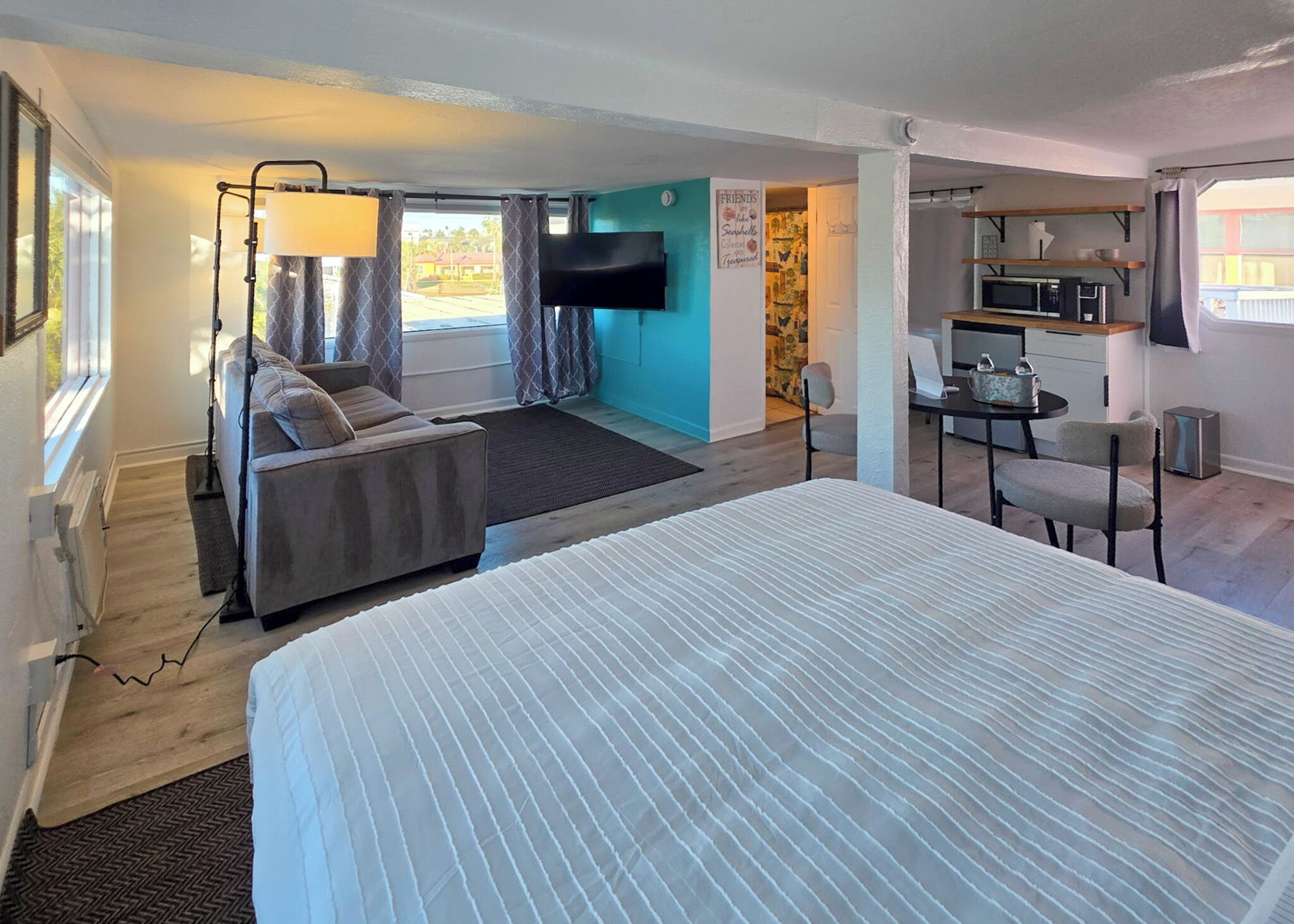 Studiosvit Standard - 1 kingsize-säng med bäddsoffa | Gratis wi-fi och sängkläder