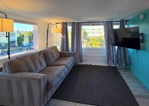 Standard Studio Suite, 1 King Bed with Sofa bed | Living area | 40-inch Smart TV with cable channels