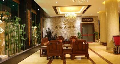 Tyrone Le Grand Large Hotel