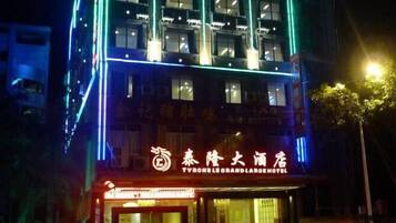 المنشأة من الخارج