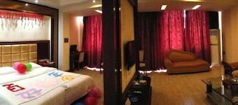 Tyrone Le Grand Large Hotel