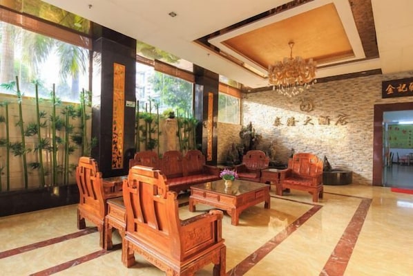 Lobby lounge