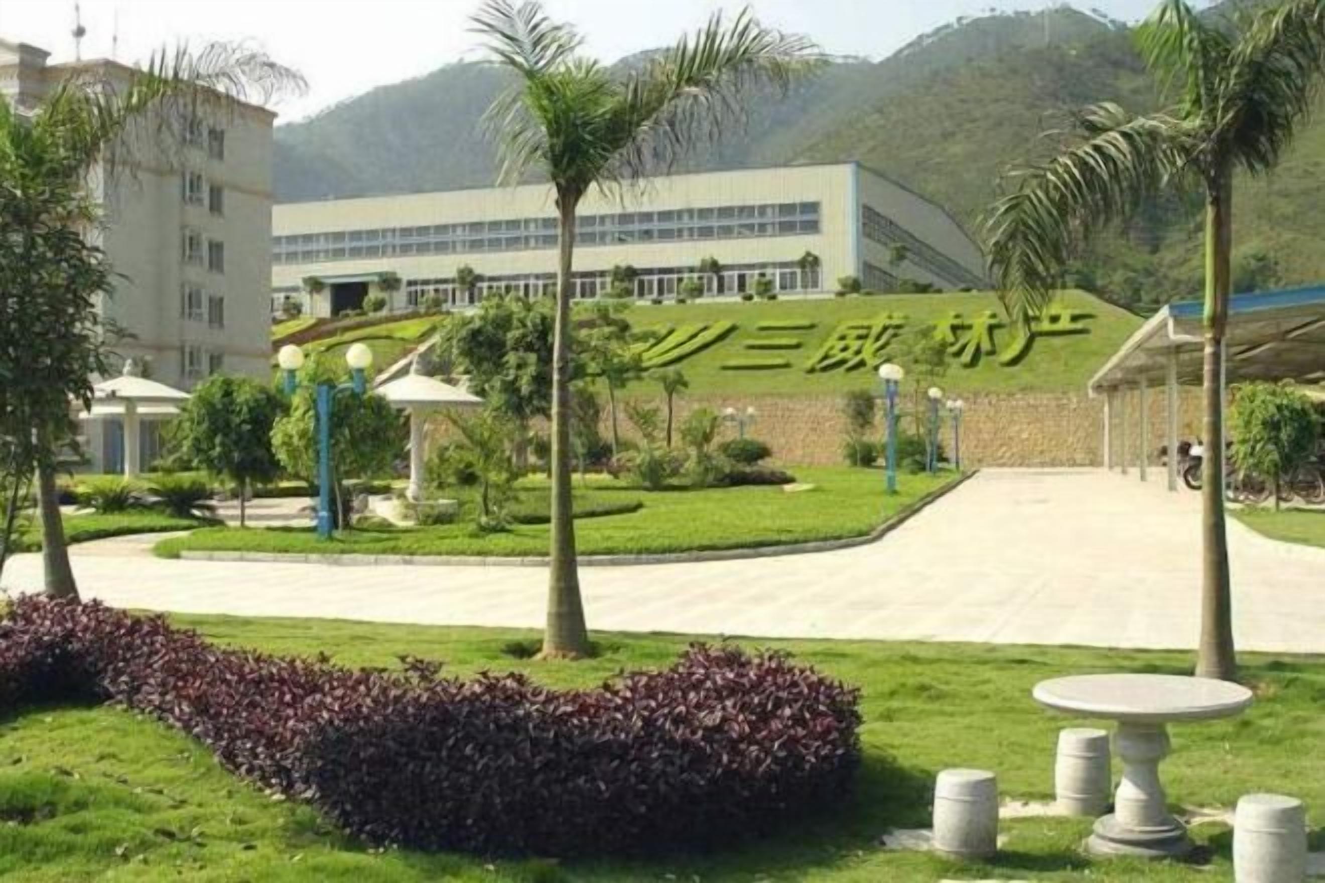 المنطقة المحيطة بالمنشأة