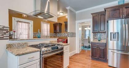 East Memphis Bungalow on 3/4 acre in the middle of Memphis