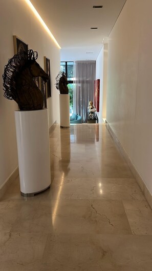 Interior - Luxurious Apartment in the West Zone of Cali: Elegance and Security. (Cali)