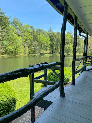 Lakefront Condo  Historic Flat Rock at Mill House Lodge Sleeps 2 Newly Renovated