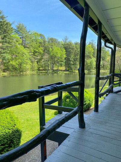 Lakefront Condo  Historic Flat Rock at Mill House Lodge Sleeps 2 Newly Renovated