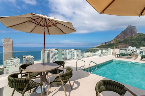 (902-B) Studio com Vista Mar e Comodidades