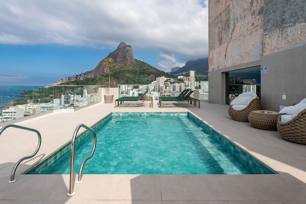 Studio | Pool