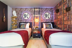 4 chambres, bureau, fer et planche à repasser, lit parapluie