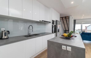 Kühlschrank, Ofen, Herdplatte, Geschirrspüler