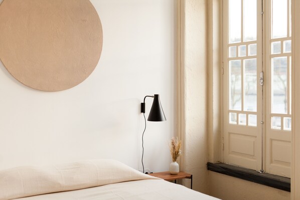 1 bedroom, internet, bed sheets