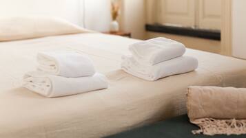 1 bedroom, internet, bed sheets