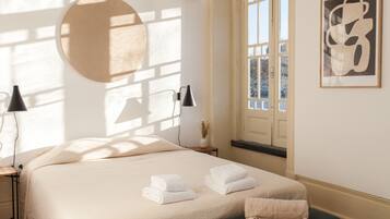 1 bedroom, internet, bed sheets