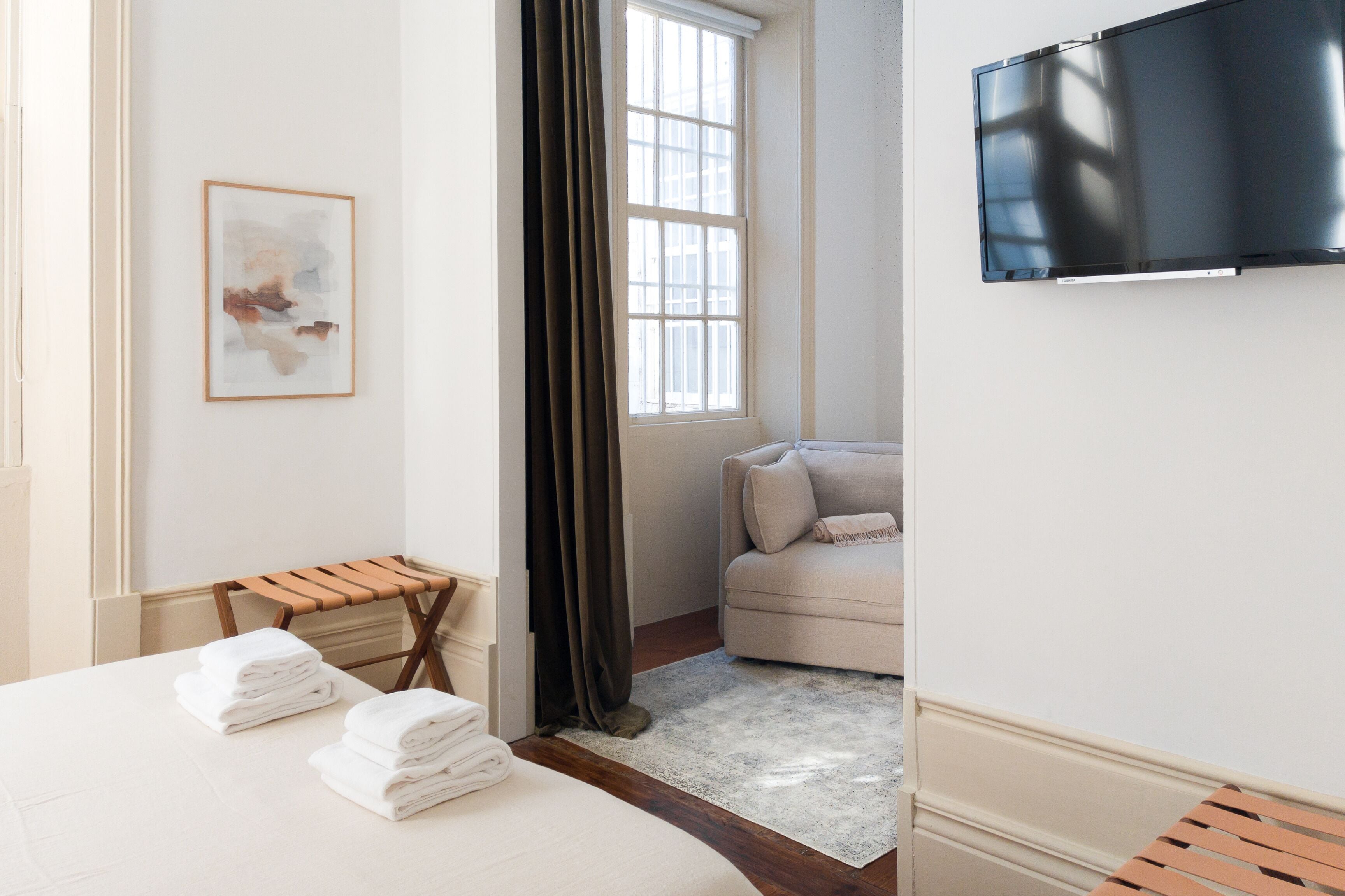 1 habitación, tabla de planchar con plancha, internet y ropa de cama 