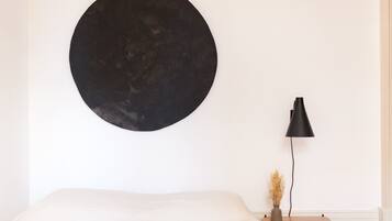 1 bedroom, iron/ironing board, internet, bed sheets